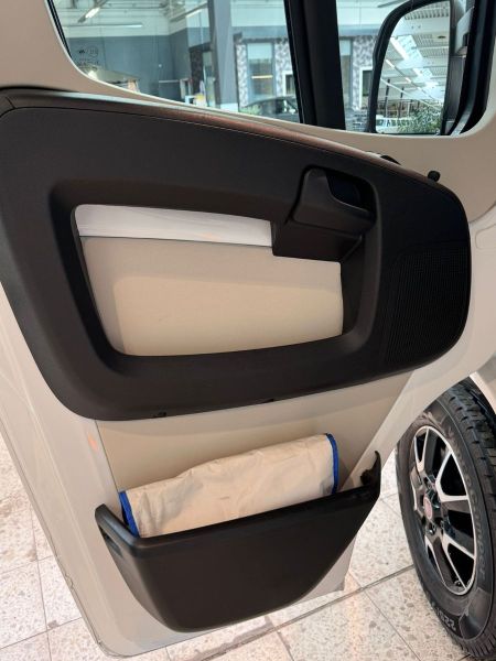 En venta Fiat Capron T68 Cámara Automática Toldo de garaje LED Blanco 2018 Santa Cruz de Tenerife foto 9