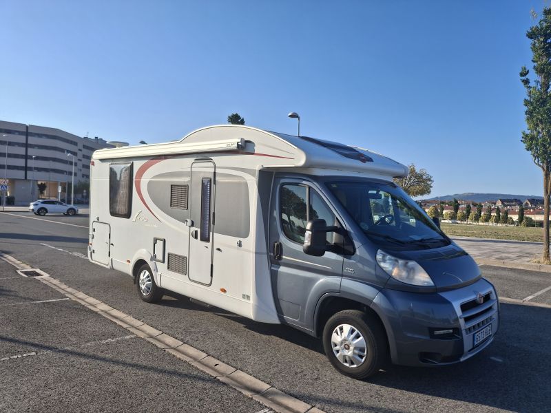 En venta Bürstner IXEO IT 734 Metálico 2012 Navarra foto 1