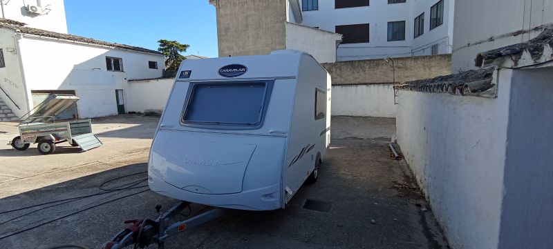 En venta Caravelair Ambiance 400, 20 aniversario  Blanco 2006 Jaén foto 2