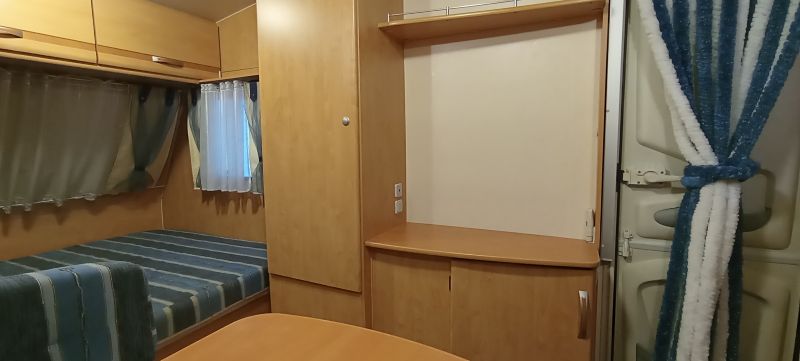 En venta Caravelair Ambiance 400, 20 aniversario  Blanco 2006 Jaén foto 9