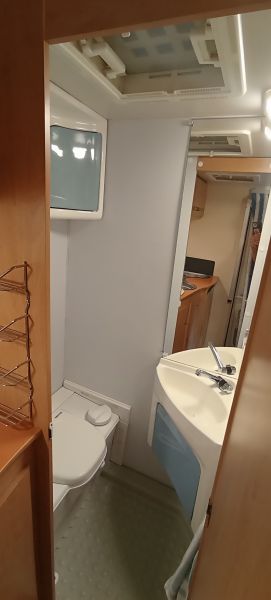 En venta Caravelair Ambiance 400, 20 aniversario  Blanco 2006 Jaén foto 14