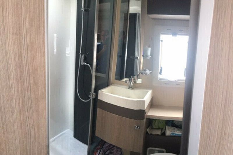 En venta Ford Wohnmobil Challenger C394 Genisis - 30.000,00 EUR Blanco 2016 Madrid foto 8