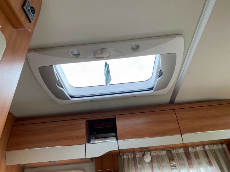 En venta Hymer / Eriba / Hymercar T678 Blanco 2014 Madrid foto 10