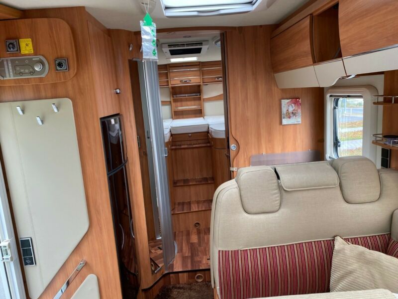 En venta Hymer / Eriba / Hymercar T678 Blanco 2014 Madrid foto 11