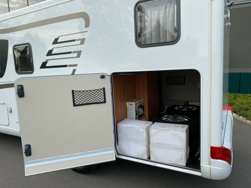 En venta Hymer / Eriba / Hymercar T678 Blanco 2014 Madrid foto 20