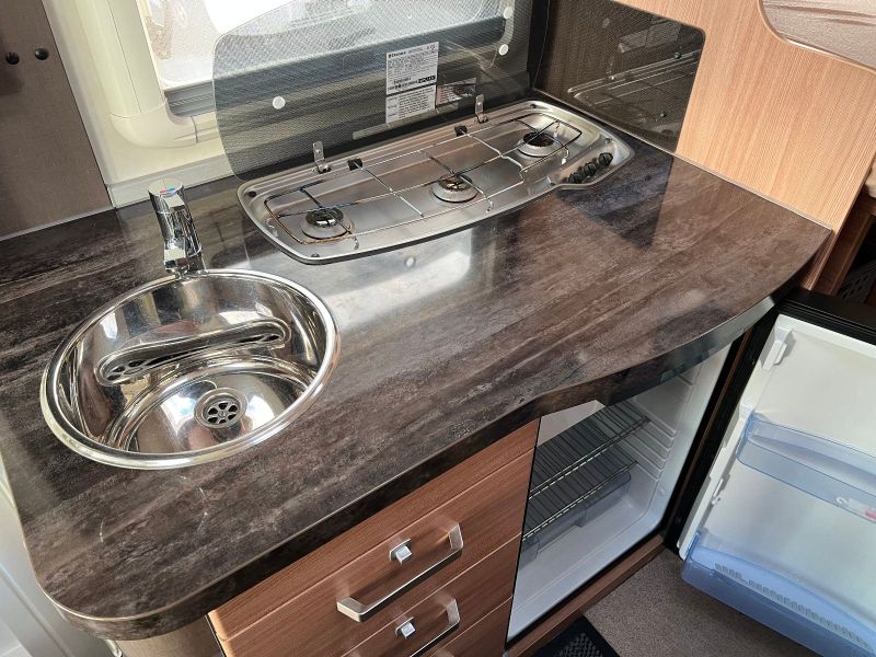 En venta Knaus Sky I 650 LEG  Blanco 2012 Madrid foto 7