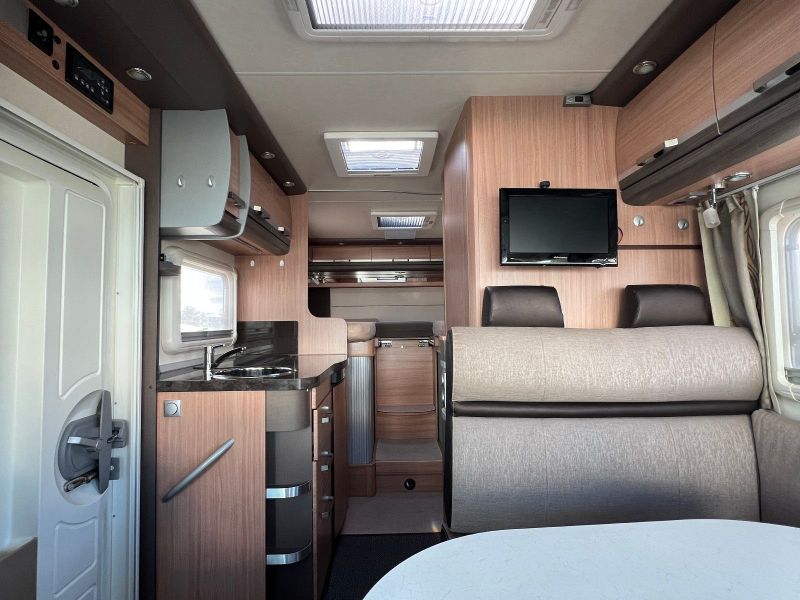 En venta Knaus Sky I 650 LEG  Blanco 2012 Madrid foto 10