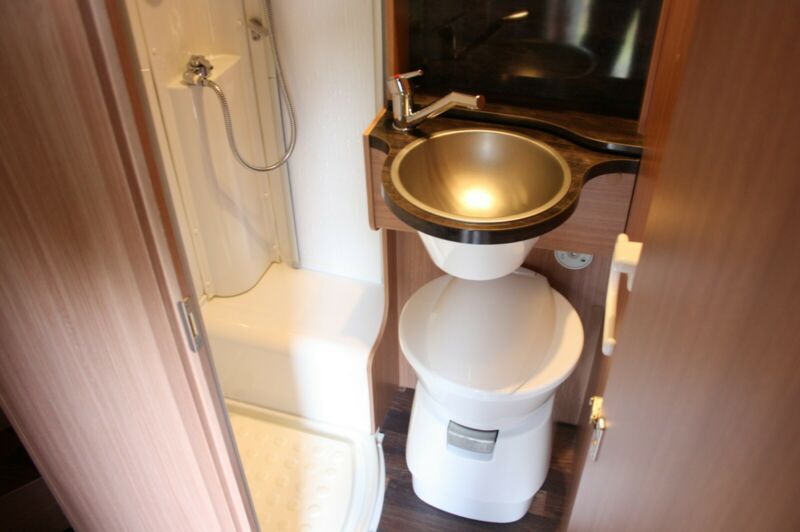 En venta Knaus Sky Wave 650 MG Gris 2015 Madrid foto 13