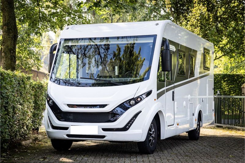 En venta McLouis KARAT 873 2.2 HDI 165 PK Dakairco Blanco 2023 Madrid foto 1