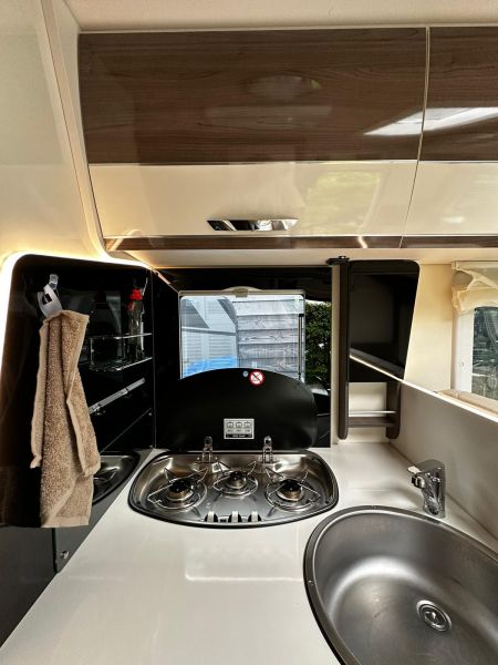 En venta McLouis KARAT 873 2.2 HDI 165 PK Dakairco Blanco 2023 Madrid foto 3