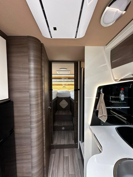 En venta McLouis KARAT 873 2.2 HDI 165 PK Dakairco Blanco 2023 Madrid foto 6