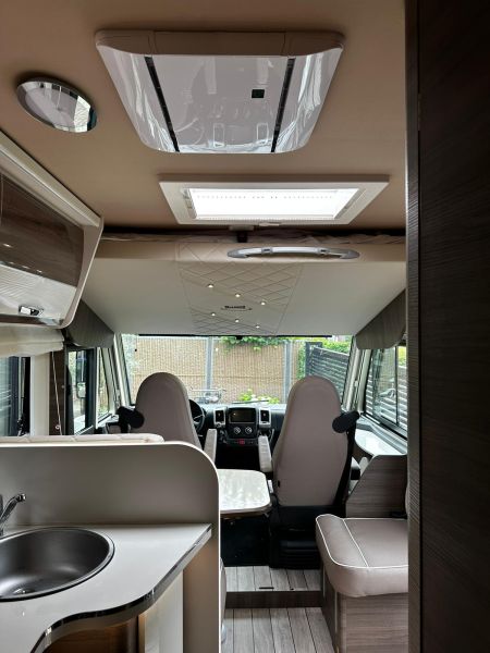 En venta McLouis KARAT 873 2.2 HDI 165 PK Dakairco Blanco 2023 Madrid foto 9