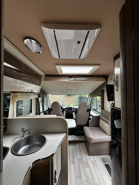 En venta McLouis KARAT 873 2.2 HDI 165 PK Dakairco Blanco 2023 Madrid foto 10