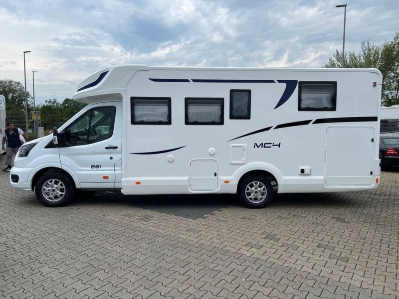 En venta McLouis MC 4 281 Blanco 2022 Madrid foto 2