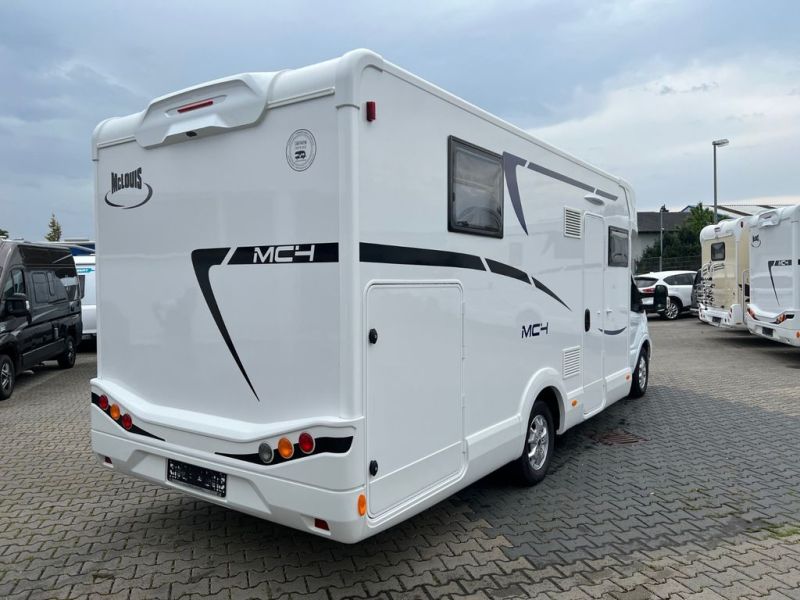 En venta McLouis MC 4 281 Blanco 2022 Madrid foto 5