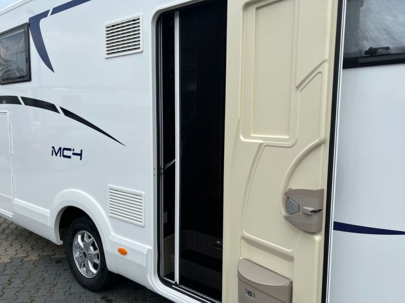 En venta McLouis MC 4 281 Blanco 2022 Madrid foto 8