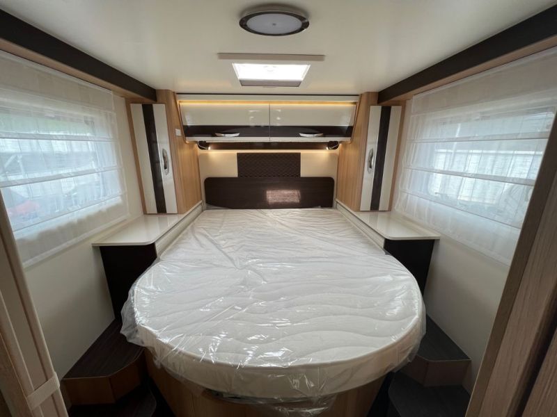 En venta McLouis MC 4 281 Blanco 2022 Madrid foto 14