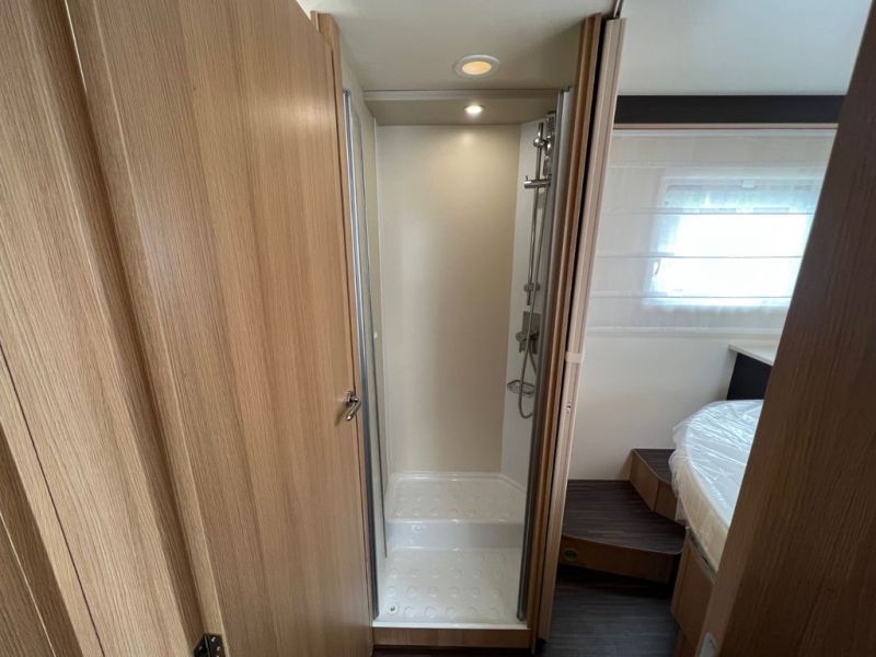 En venta McLouis MC 4 281 Blanco 2022 Madrid foto 15