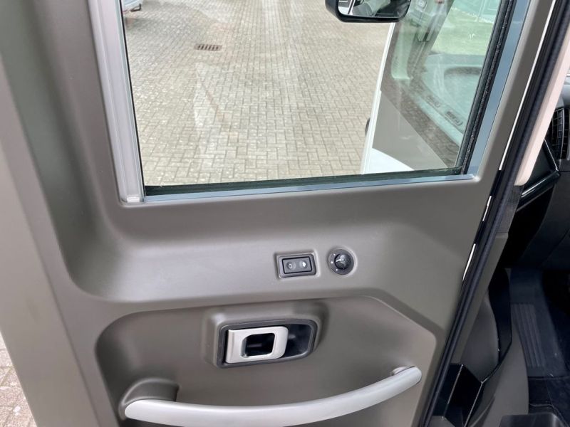 En venta McLouis NEVIS 881G Blanco 2020 Madrid foto 8