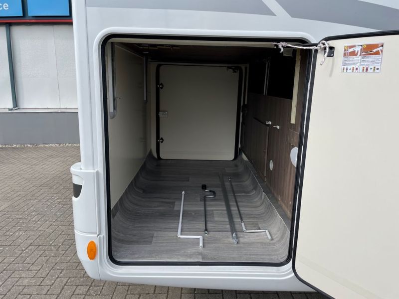 En venta McLouis NEVIS 881G Blanco 2020 Madrid foto 19