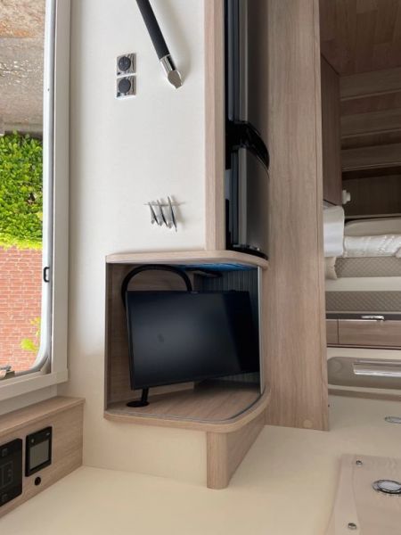 En venta Rapido 8066DF Premium Edition Blanco 2019 Madrid foto 16