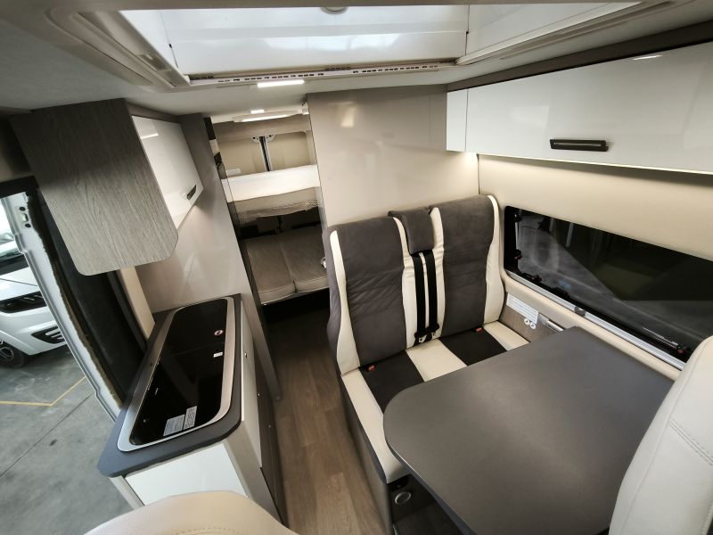 En venta Challenger 114 MAX VIP ROAD EDITION Blanco 2023 Salamanca foto 7