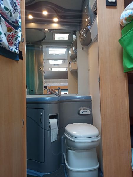 En venta Eura Mobil Ford Transit Blanco 2006 Madrid foto 9