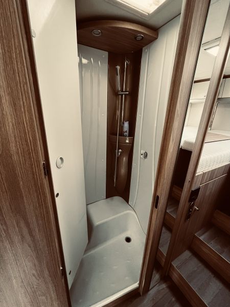 En venta Bürstner Ixeo Time 726G 60 Edition Blanco 2020 Barcelona foto 9