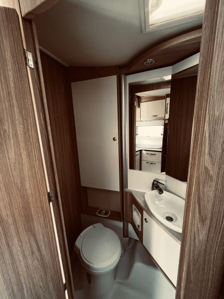 En venta Bürstner Ixeo Time 726G 60 Edition Blanco 2020 Barcelona foto 10