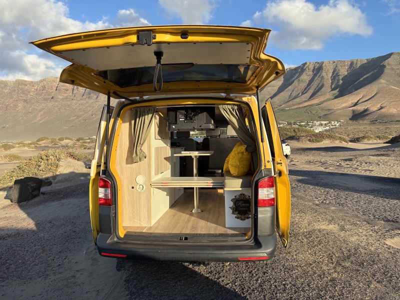 En venta Volkswagen Transporter T5 Camper Amarillo 2012 Las Palmas foto 6