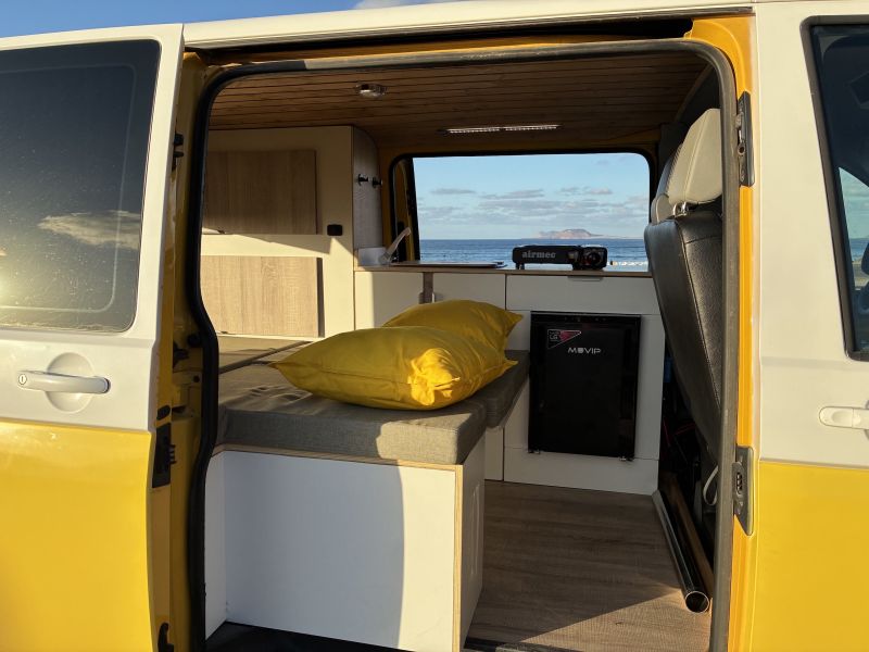 En venta Volkswagen Transporter T5 Camper Amarillo 2012 Las Palmas foto 10