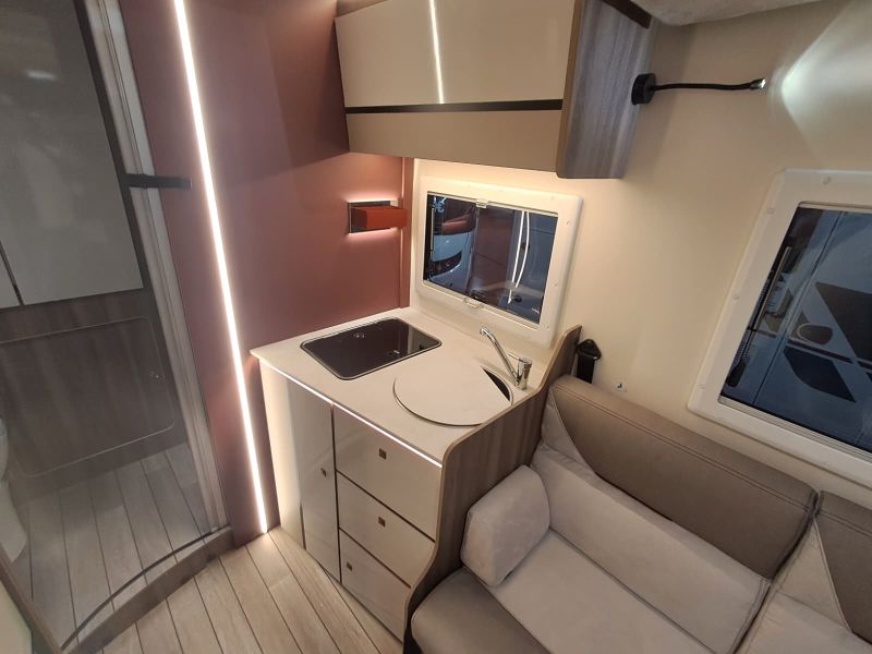 En venta Roller Team Roller Team Ford Kronos Fit 230 TL Selekt Open Air 165 CV 2026 Blanco 2026 Barcelona foto 10