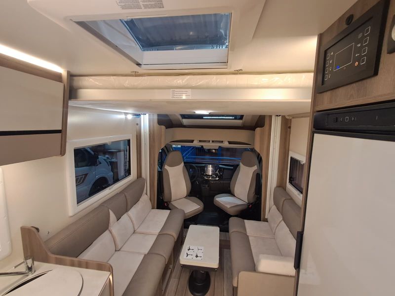 En venta Roller Team Roller Team Ford Kronos Fit 230 TL Selekt Open Air 165 CV 2026 Blanco 2026 Barcelona foto 13