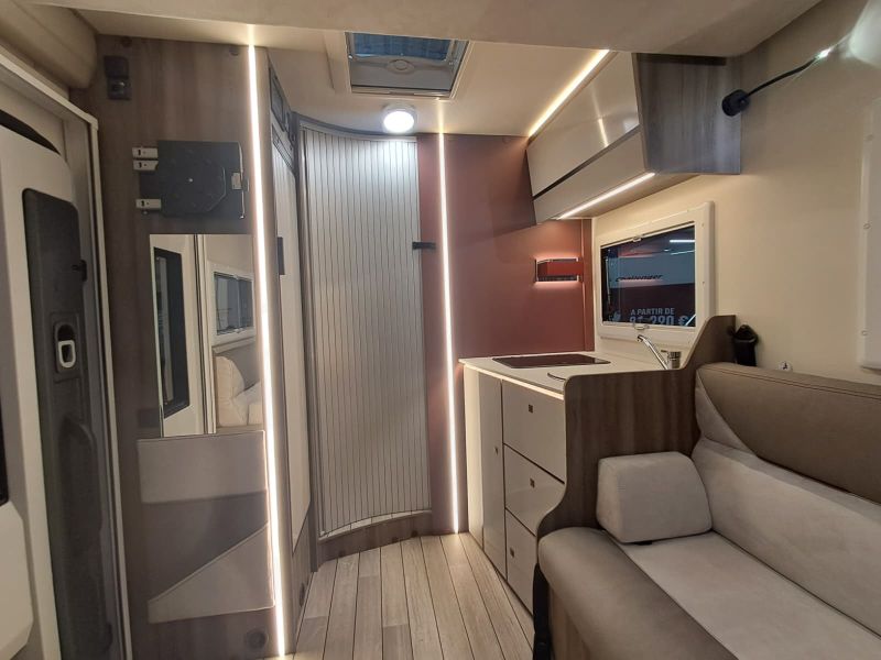 En venta Roller Team Roller Team Ford Kronos Fit 230 TL Selekt Open Air 165 CV 2026 Blanco 2026 Barcelona foto 15