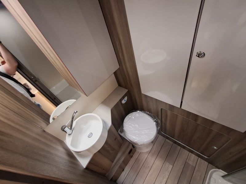 En venta Roller Team Roller Team Ford Kronos Fit 230 TL Selekt Open Air 165 CV 2026 Blanco 2026 Barcelona foto 17