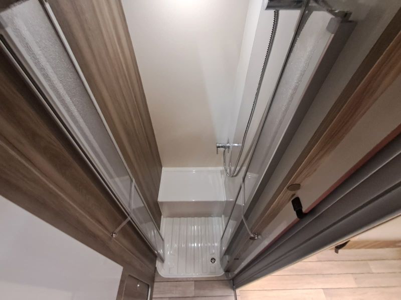 En venta Roller Team Roller Team Ford Kronos Fit 230 TL Selekt Open Air 165 CV 2026 Blanco 2026 Barcelona foto 18