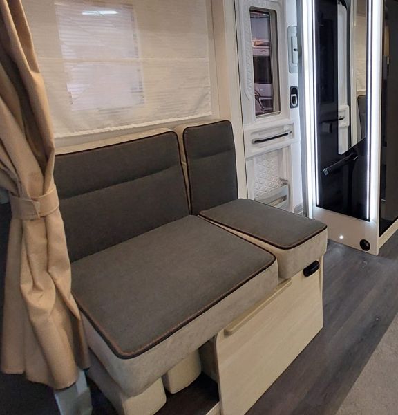 En venta Ford Challenger 337GA Graphite premium Blanco 2020 Cantabria foto 3