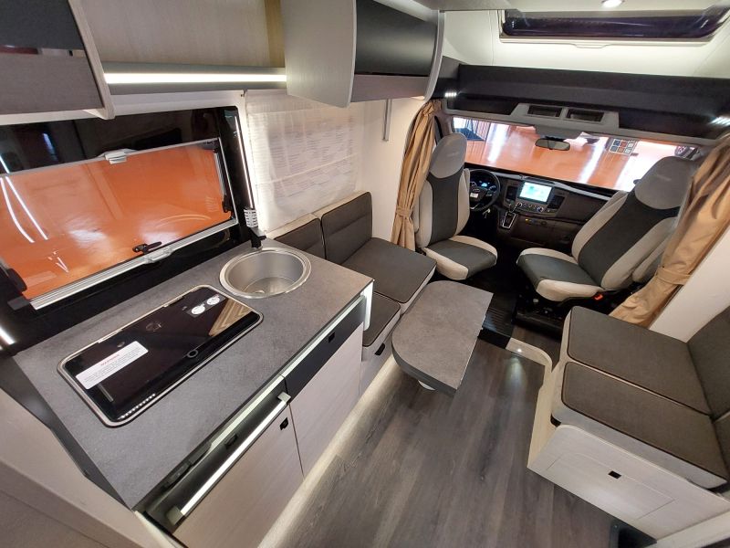 En venta Ford Challenger 337GA Graphite premium Blanco 2020 Cantabria foto 4