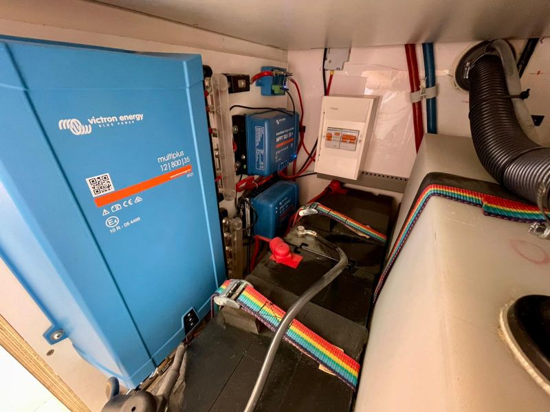 En venta Four-Wheel Camper Toyota Hilux Gris 2011 Madrid foto 15