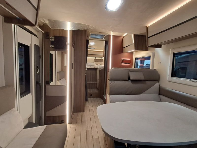 En venta Roller Team ROLLER TEAM FORD KRONOS 284 TL OPEN AIR 165 Blanco 2026 Barcelona foto 9