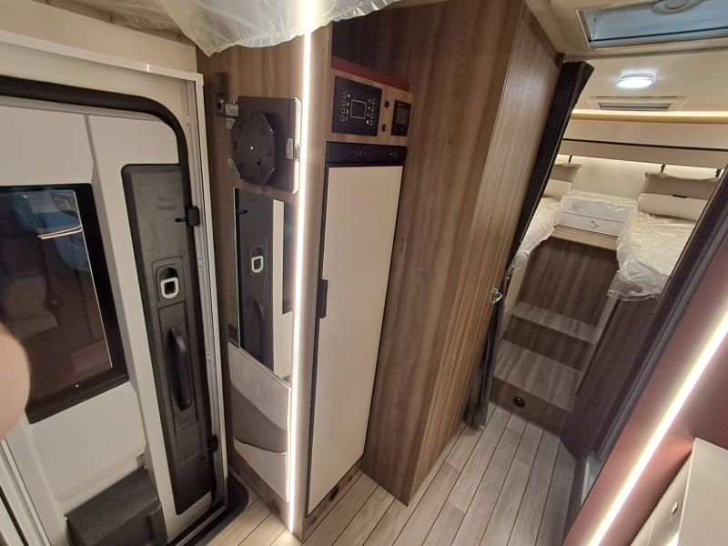 En venta Roller Team ROLLER TEAM FORD KRONOS 284 TL OPEN AIR 165 Blanco 2026 Barcelona foto 11