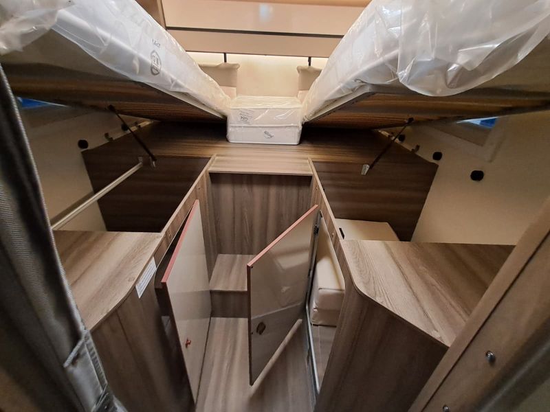 En venta Roller Team ROLLER TEAM FORD KRONOS 284 TL OPEN AIR 165 Blanco 2026 Barcelona foto 13