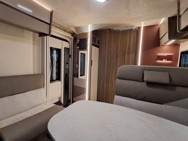 En venta Roller Team ROLLER TEAM FORD KRONOS 284 TL OPEN AIR 165 Blanco 2026 Barcelona foto 15