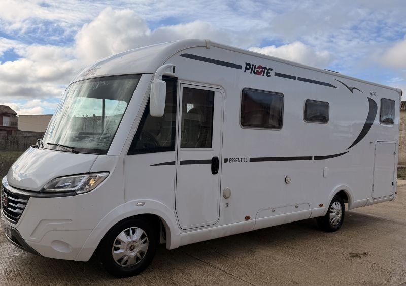 En venta Pilote G740 Blanco 2019 Navarra foto 3