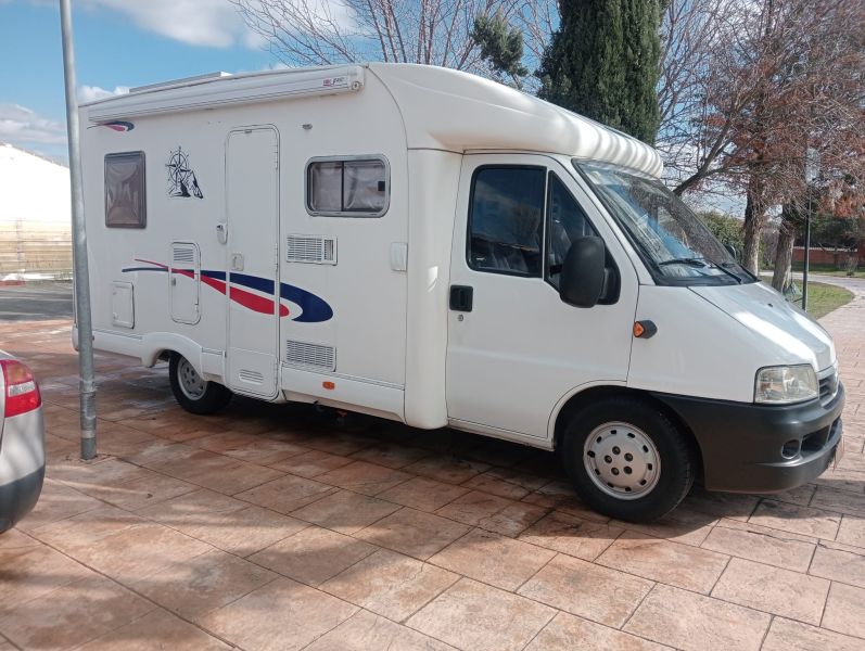En venta McLouis Fíat Ducato  2004 Madrid foto 1