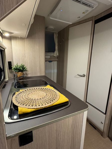 En venta Bürstner PREMIO 415 TK Blanco 2024 Guipúzcoa foto 4