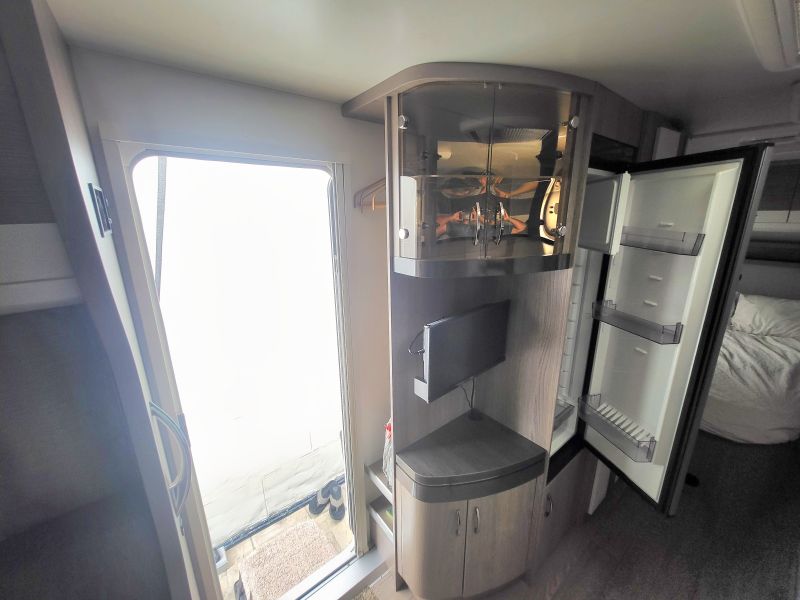 En venta Hobby 560 FC PRESTIGE  Blanco 2024 Tarragona foto 5