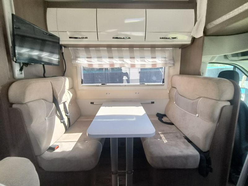 En venta Ford CONTINENTAL 770M Blanco 2020 Tarragona foto 2