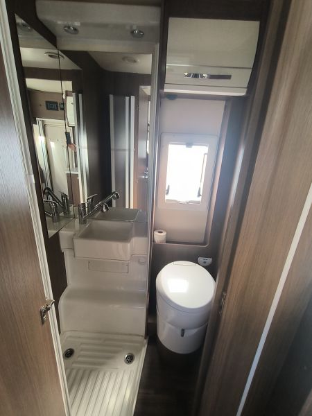 En venta Ford CONTINENTAL 770M Blanco 2020 Tarragona foto 5