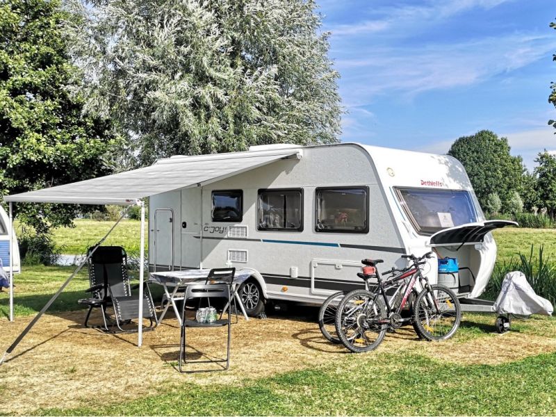 En venta Dethleffs c'Joy 480 QLK Blanco 2019 Tarragona foto 1